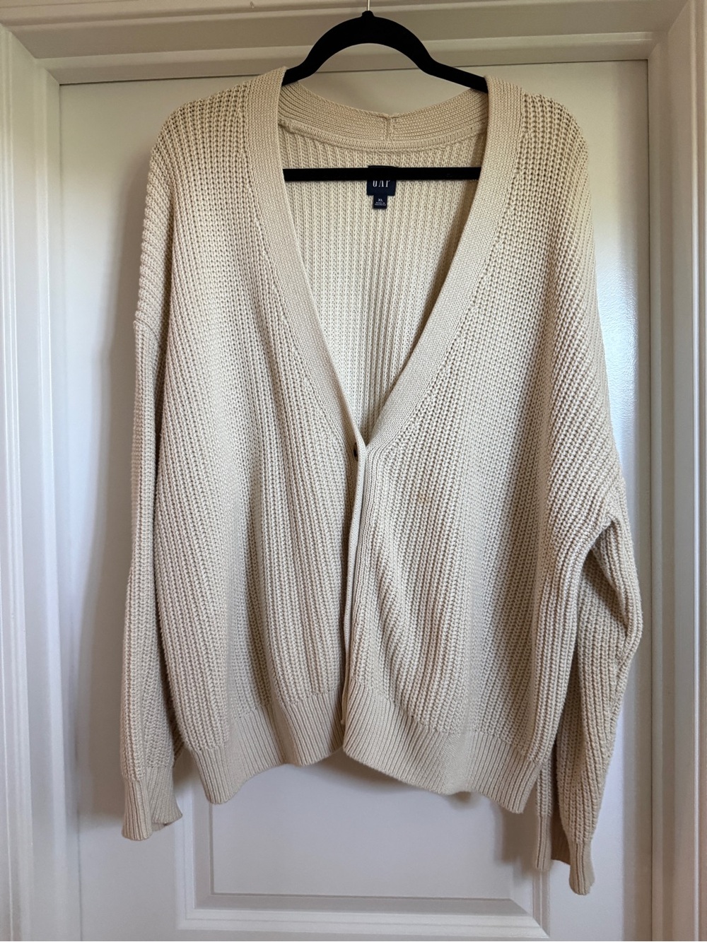 GAP Cardigan Sweater in Cream - M